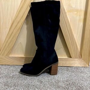 Elegant Black Knee-High Boots